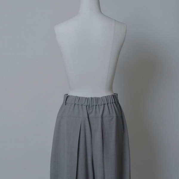 新品2023AWLOHENローヘンハイカウントグログランスカートパンツブラック黒 FRONT BACK TUCK PANTS - ジェイアール名古屋タカシマヤオンライン